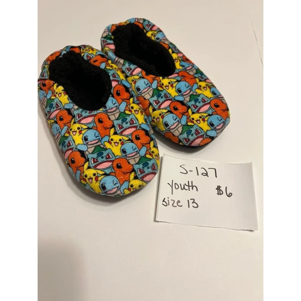 Size 13 kids Pokémon slippers‎ (s-127)